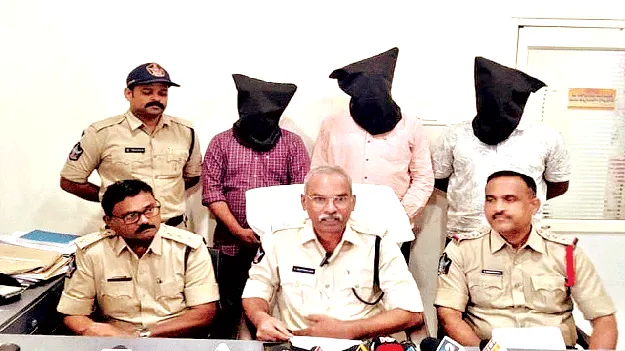 వ్యాపారి కిడ్నాప్‌ కేసులో ముగ్గురి అరెస్టు