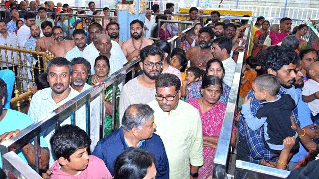 వరసిద్ధుడి దర్శనానికి మూడు గంటలు