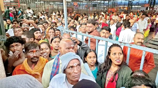 శ్రీశైలంలో భక్తుల రద్దీ