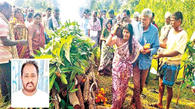 భర్త చితికి తలకొరివి పెట్టిన భార్య