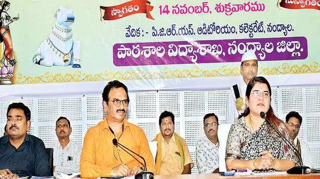 పాఠశాలల్లో పరిశుభ్రతను పాటించాలి 