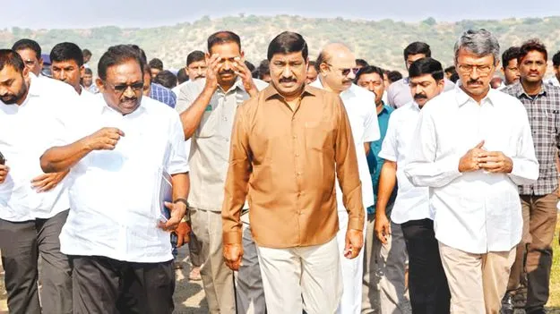 రిజర్వాయర్‌ లీకేజీలను అరికడతాం : మంత్రి బీసీ