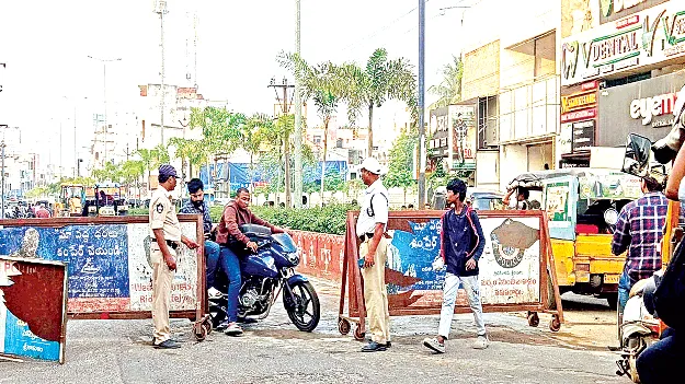 నగరంలో ట్రాఫిక్‌ డైవర్షన్‌