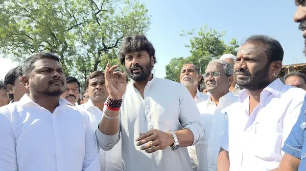 అభివృద్ధి పనుల్లో వేగం పెంచాలి