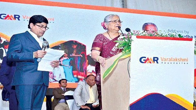 విద్యార్థులు ఆంగ్లభాషపై పట్టు సాధించాలి