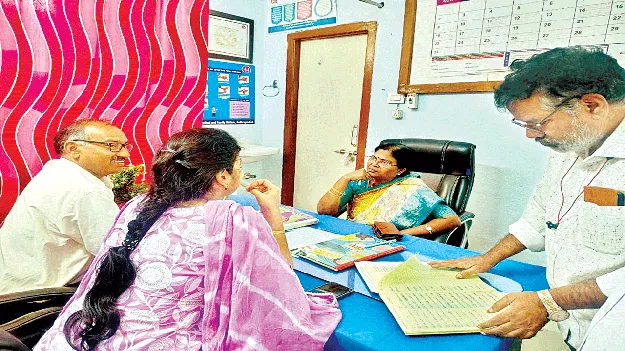  పీహెచ్‌సీలో ప్రసవాలు పెంచాలి: డీఎంహెచ్‌వో