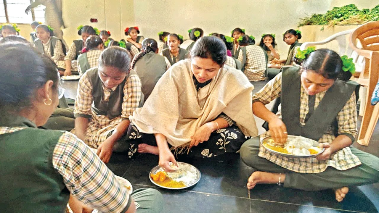 గురుకుల పాఠశాలను తనిఖీ చేసిన ఎమ్మెల్యే