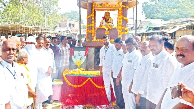 పొట్టి శ్రీరాములు సేవలు ఎనలేనివి