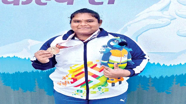 Weightlifter dies in road accident రోడ్డు ప్రమాదంలో  వెయిట్‌లిఫ్టర్‌ దుర్మరణం