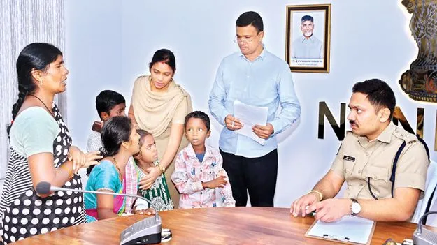 ఫిర్యాదులపై నిర్లక్ష్యం వద్దు 