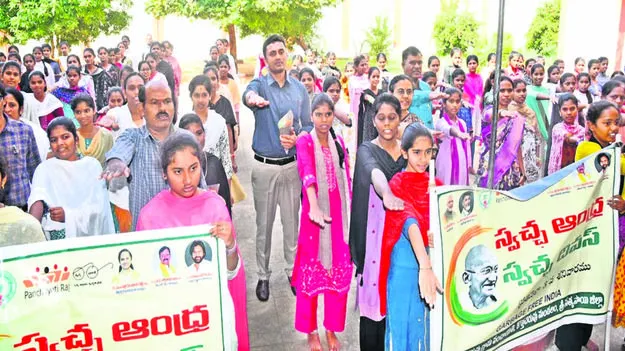 COLLECTOR:  పరిశుభ్రమైనసమాజాన్ని నిర్మిద్దాం : కలెక్టర్‌