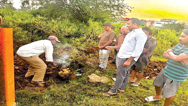 అనాథ మృతదేహానికి అంతిమ సంస్కారాలు