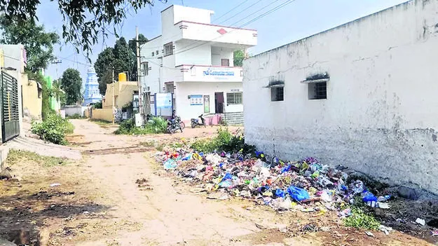 GARBAGE: చెత్తను ఎత్తివేయరూ...