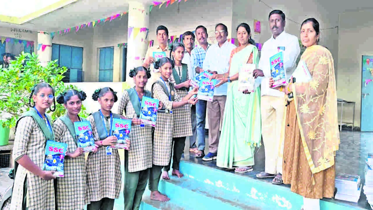 UTF: ఇష్టపడి చదివితేనే బంగారు భవిష్యత్తు