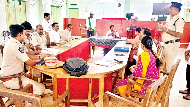 పెండింగ్‌ కేసుల రాజీకి యత్నించండి 