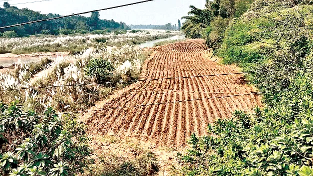  నదీ గర్భాన్ని వదలట్లే!