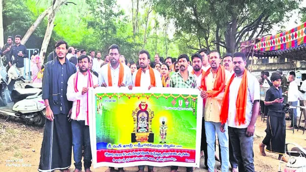 GOD: ఖాద్రీశుడి భక్తుల గిరి ప్రదక్షిణ