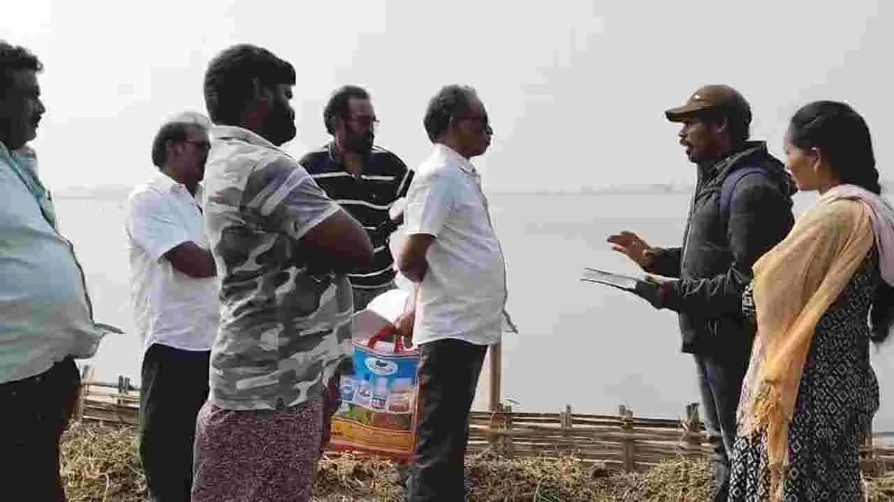 భూముల రీ సర్వే తప్పులతడక