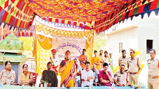 ఉచిత న్యాయ సేవలు పొందాలి