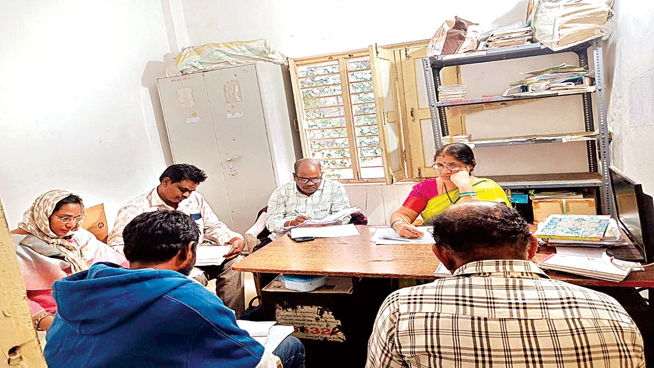 ఉపాధి హామీ లక్ష్యాన్ని పూర్తిచేయాలి