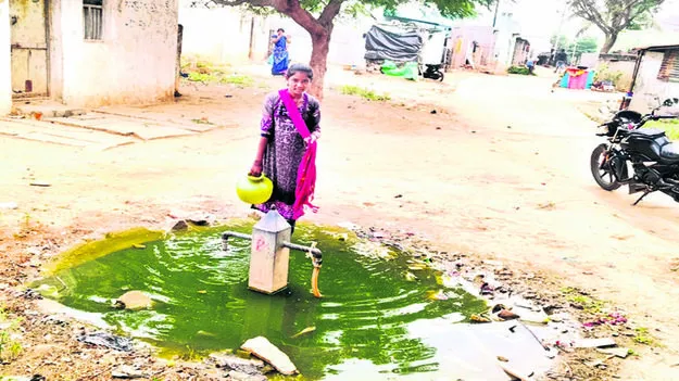 TAP: మురుగునీటిలో తాగునీటి కొళాయి