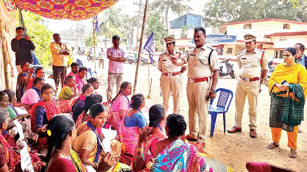 న్యాయం జరిగేవరకూ దీక్ష విరమించేది లేదు