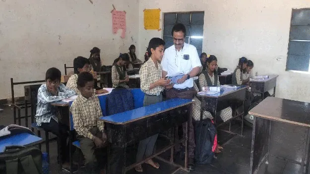 వందశాతం ఉత్తీర్ణత సాధించాలి: డీఈవో 