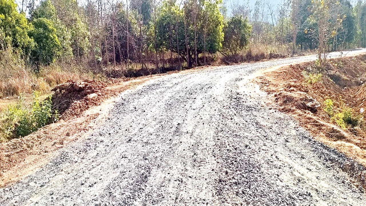 పేరు మార్చి.. నిధుల కోత