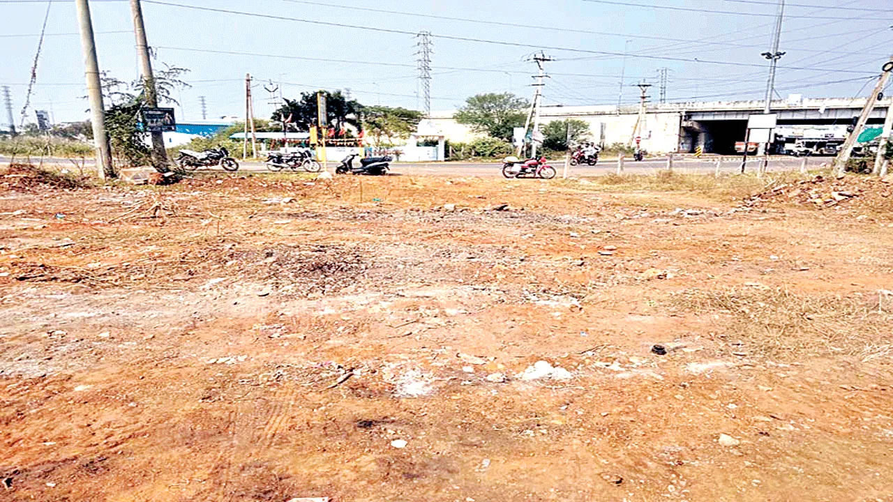 ఒక భూమి.. ఎన్నో మలుపులు!