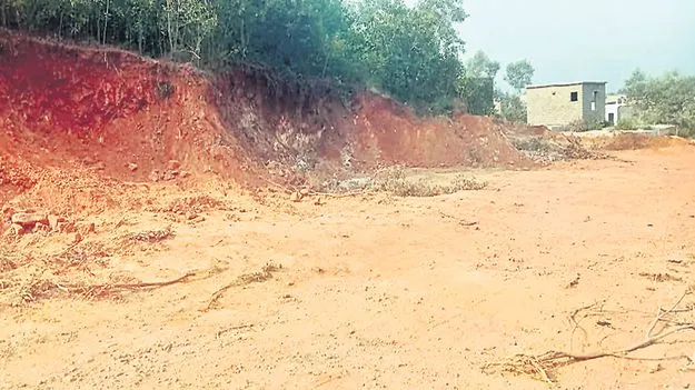 అడ్డులేని గ్రావెల్‌ మాఫియా