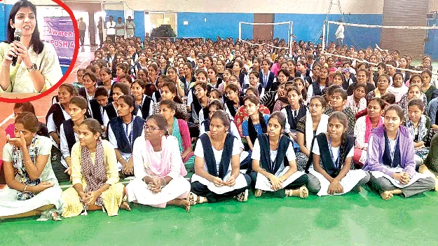 మహిళా చట్టాలతో వేధింపులను తిప్పికొడదాం 