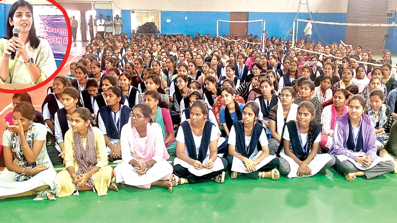 మహిళా చట్టాలతో వేధింపులను తిప్పికొడదాం