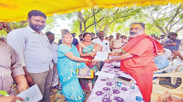 ప్రజా సమస్యల పరిష్కారానికి కృషి