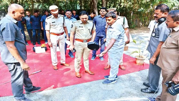 బాంబు డిస్పోజల్‌ టీంకు శిక్షణ