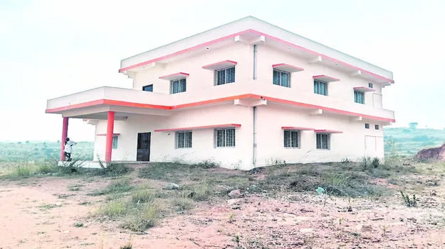 MARKET YARD: ప్రారంభానికి నోచుకోని మార్కెట్‌యార్డు 