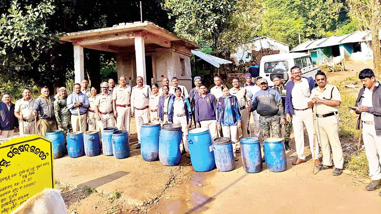 450 లీటర్ల నాటుసారా స్వాధీనం