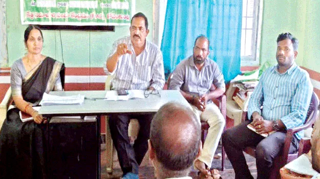 ఆరుతడి పంటలను సాగు చేసుకోవాలి 