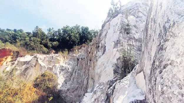 బెన్నవోలులో తెల్లసుద్ద మైనింగ్‌