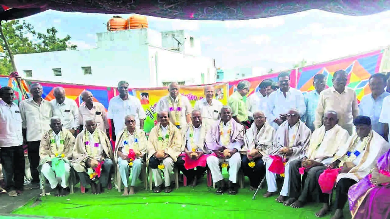 RETIRED: విశ్రాంతి ఉద్యోగులకు సన్మానం