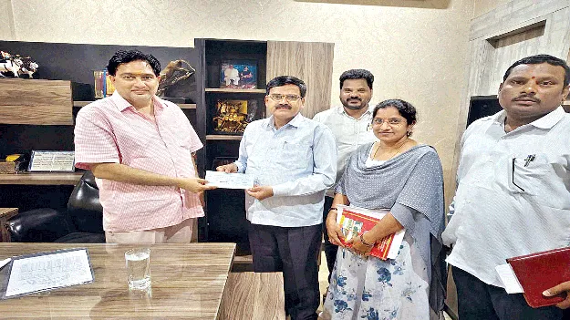 ఇంటి పన్నులు సకాలంలో చెల్లించాలి: కమిషనర్‌ 