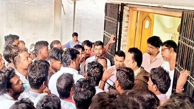 పత్తి రైతుల ఆగ్రహం