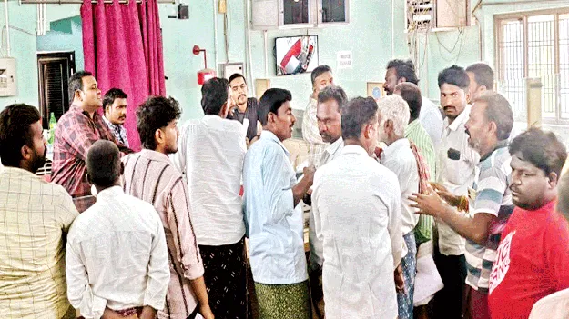 గోల్డ్‌ అప్రైజర్‌ చేతివాటం