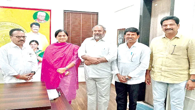 ‘యూనివర్సిటీ’ చిత్రాన్ని ఆదరించండి