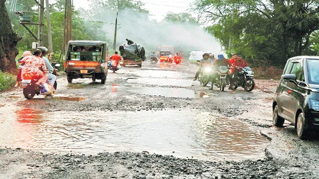 మళ్లీ గుంతలు