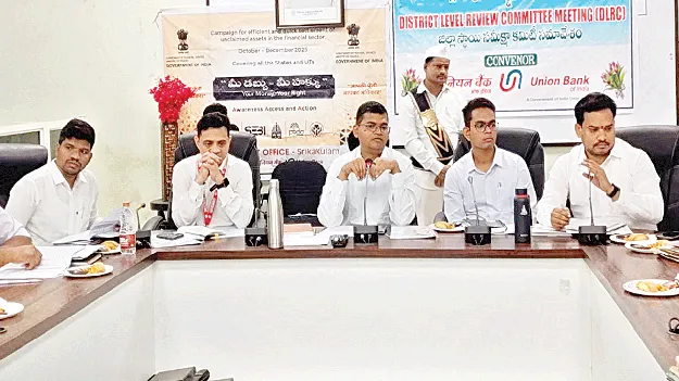 లక్ష్యాల సాధనలో బ్యాంకర్ల పాత్ర కీలకం