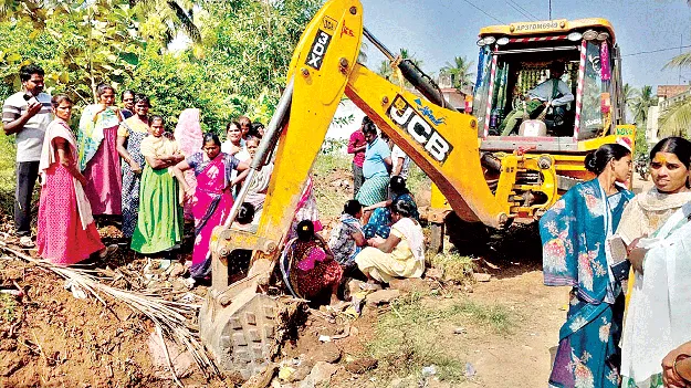 కాలువ నిర్మాణానికి ఒప్పుకోం