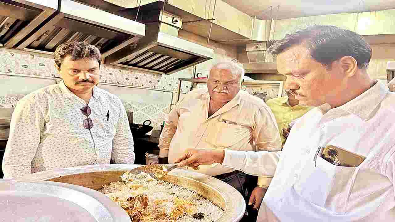 హోటళ్లలో కృతిమ రంగులు వినియోగించొద్దు