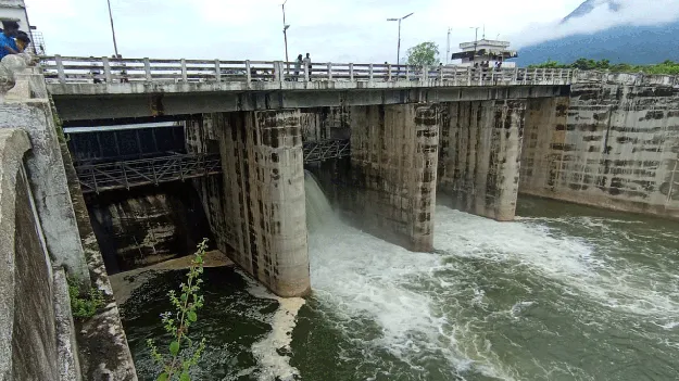  అరణియార్‌ గేట్లు ఎత్తివేత