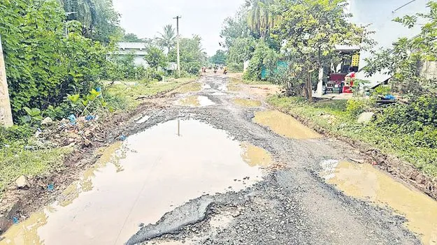 ఆనవాళ్లు లేని ఆర్‌ఈసీ రోడ్డు