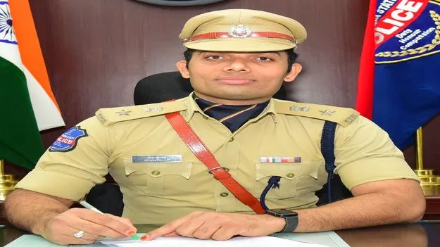 ఐదుగురి కంటే ఎక్కువ మంది గుమికూడవద్దు